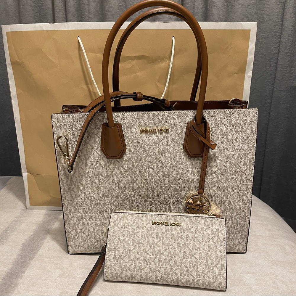 NWT MK White/ Tan Sheila Crossbody & matching wallet
